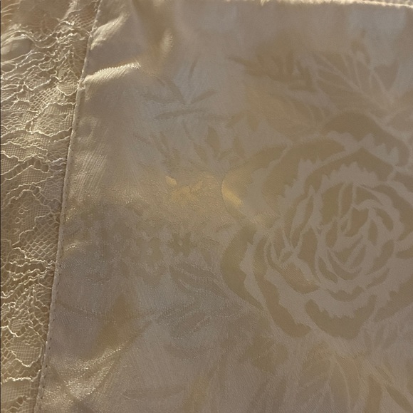 NWT Cream Lace & Satin Asymmetrical Slip Skirt Size Large - Picture 4 of 5